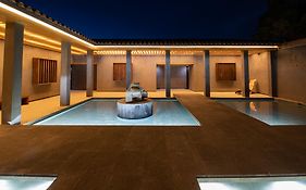 Uvence Arte + Hotel
